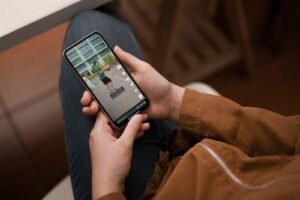 «Nie stoh bliibe»: Mind Studios lanciert Lehrlingskampagne für Roche