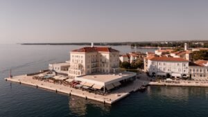 Städtereise ans Meer: BO Hotel Palazzo in Poreč entdecken Das BO Hotel Palazzo in erster Meereslage im historischen Stadtkern von Poreč, Istrien.