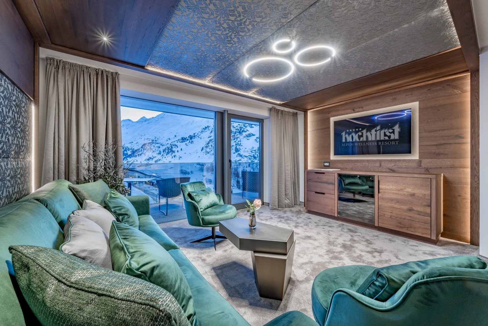 Suite im Hochfirst – modernes Design mit Blick auf die Ötztaler Alpen.